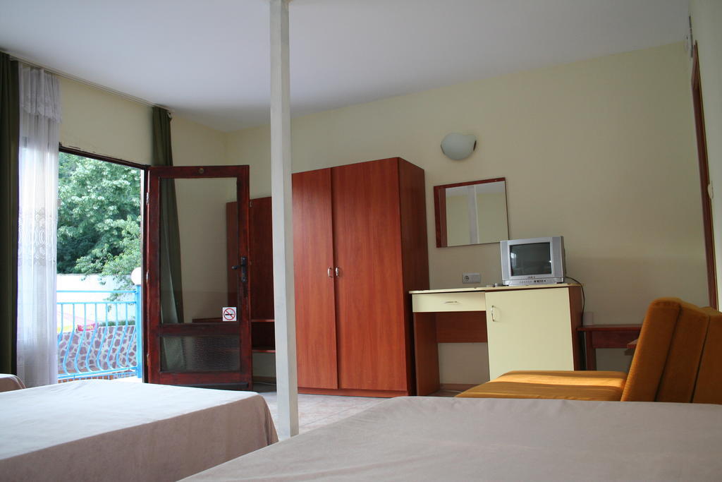 Oasis Villas Golden Sands Room photo